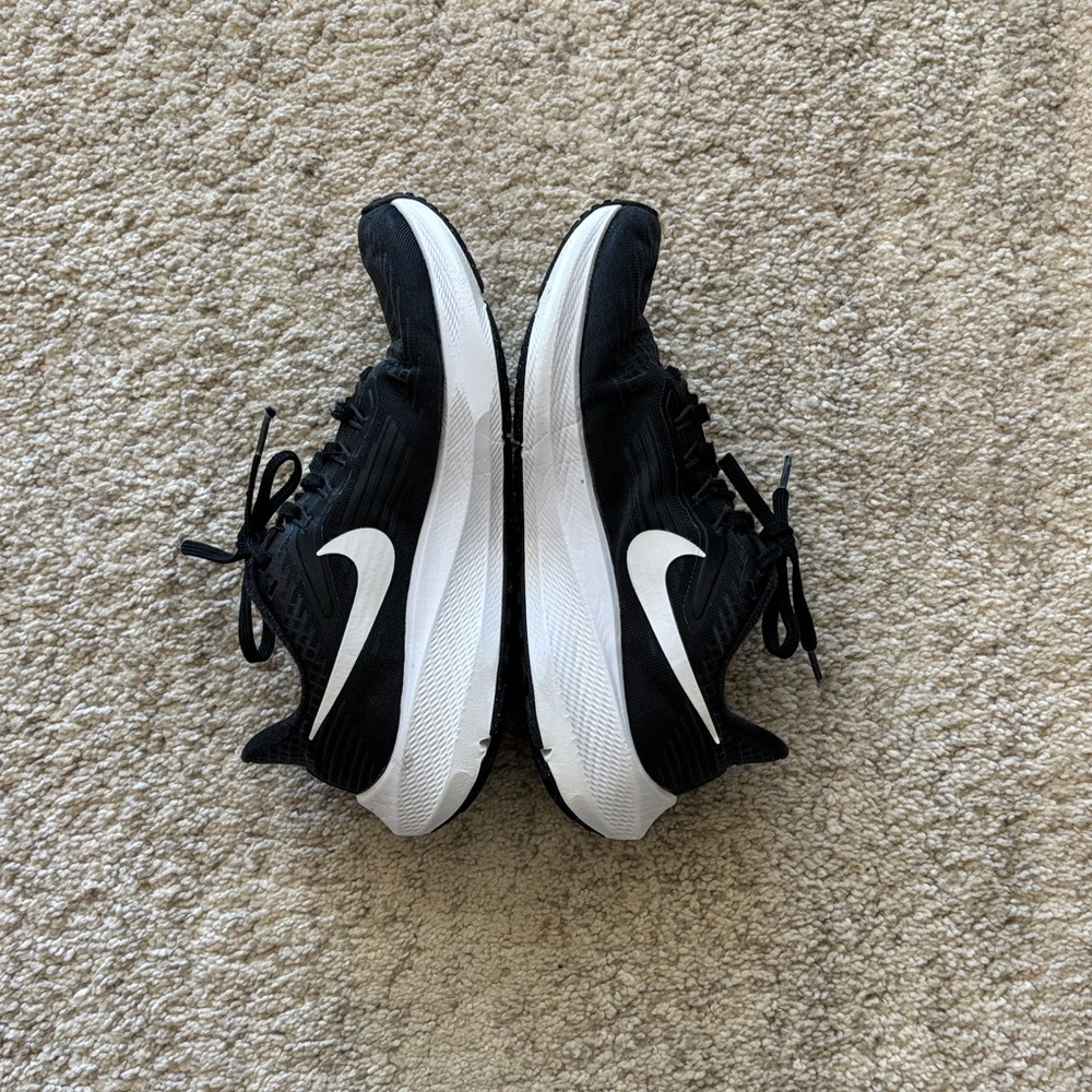 Nike Air Zoom Pegasus 40 Black White Running Shoes Women’s - Picture 4 of 5